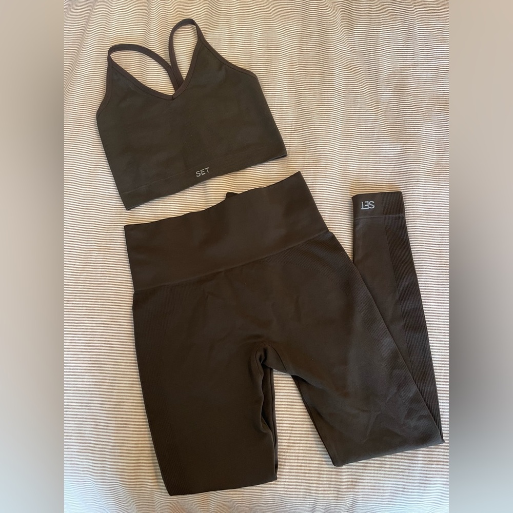Set of 2 - Set Active Sculptflex leggings and ribbed v top